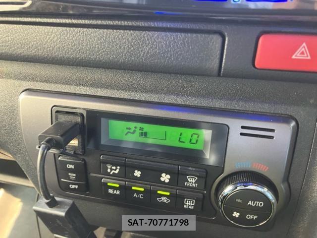 Toyota HIACE VAN 2022-06 8438992-17