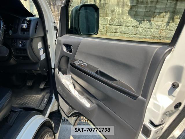 Toyota HIACE VAN 2022-06 8438992-6