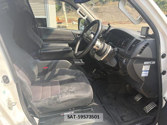 Toyota HIACE VAN 2015-04 8438993-9