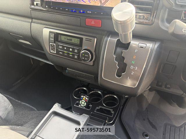 Toyota HIACE VAN 2015-04 8438993-13