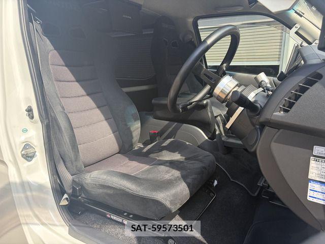 Toyota HIACE VAN 2015-04 8438993-17