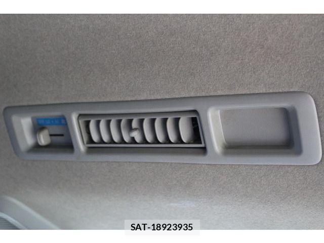 Toyota HIACE VAN 2010-04 8527869-12
