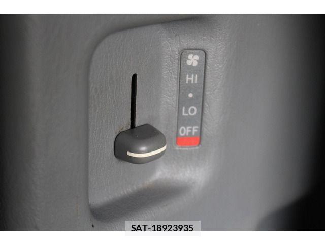 Toyota HIACE VAN 2010-04 8527869-13