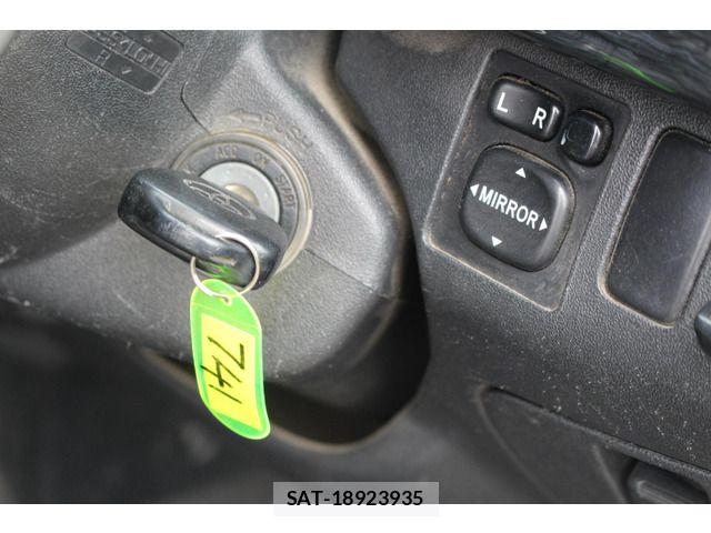 Toyota HIACE VAN 2010-04 8527869-19