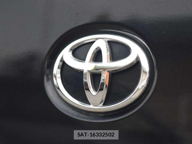 Toyota HIACE VAN 2016-06 8527864-11