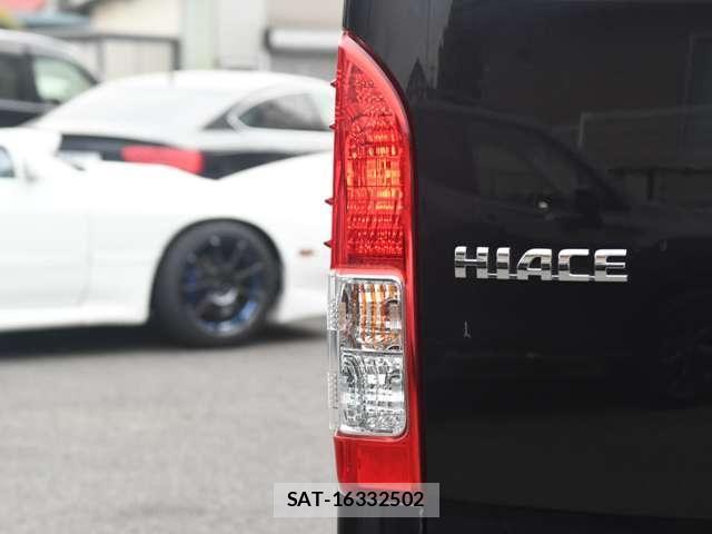 Toyota HIACE VAN 2016-06 8527864-16