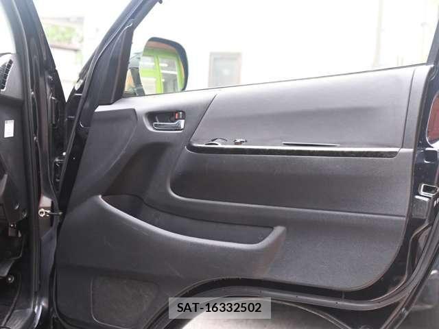 Toyota HIACE VAN 2016-06 8527864-19