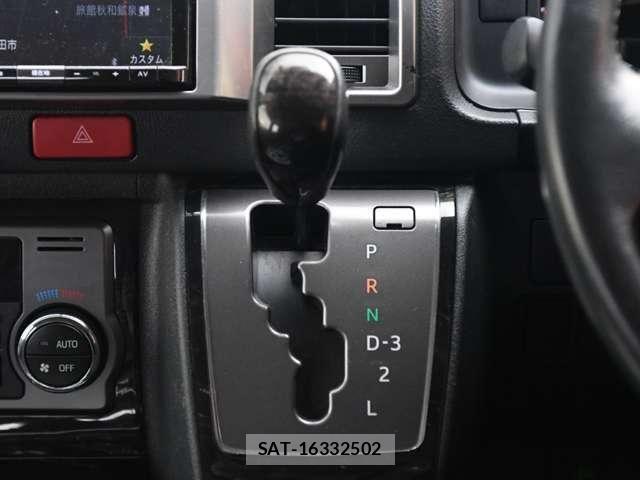 Toyota HIACE VAN 2016-06 8527864-29