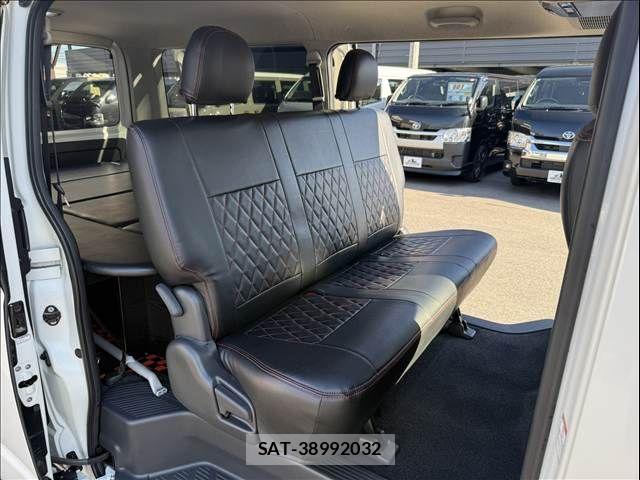 Toyota HIACE VAN 2014-11 8527867-9