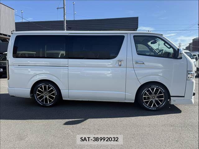 Toyota HIACE VAN 2014-11 8527867-12