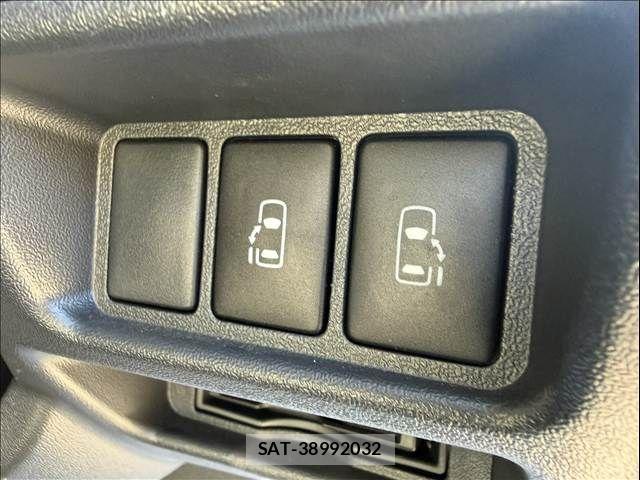 Toyota HIACE VAN 2014-11 8527867-16