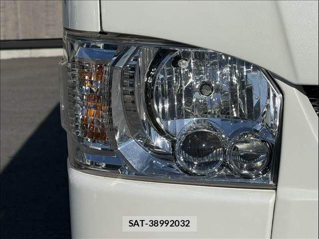 Toyota HIACE VAN 2014-11 8527867-24