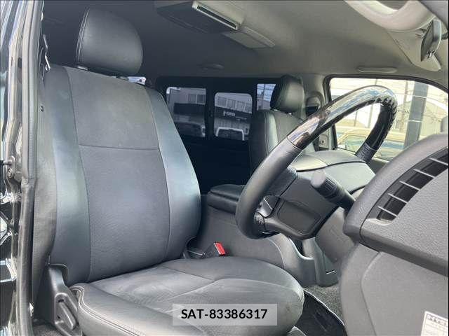 Toyota HIACE VAN 2017-10 8563854-13