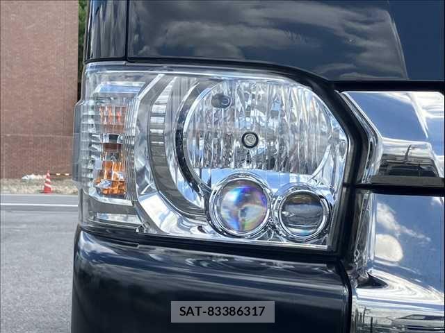 Toyota HIACE VAN 2017-10 8563854-22