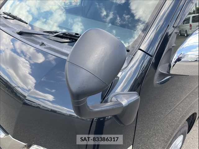 Toyota HIACE VAN 2017-10 8563854-24