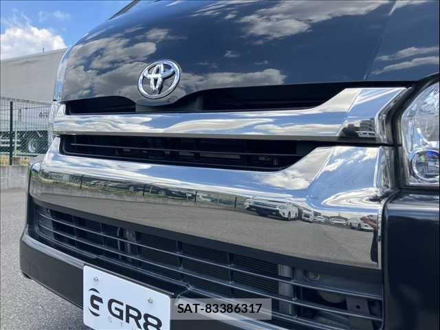 Toyota HIACE VAN 2017-10 8563854-25