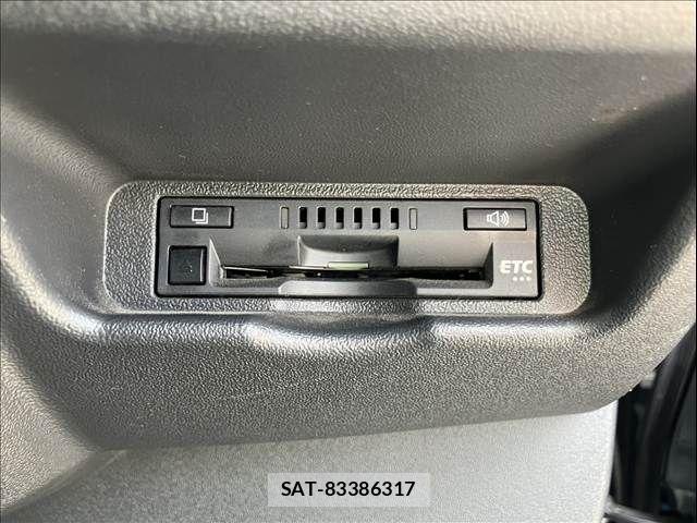 Toyota HIACE VAN 2017-10 8563854-2
