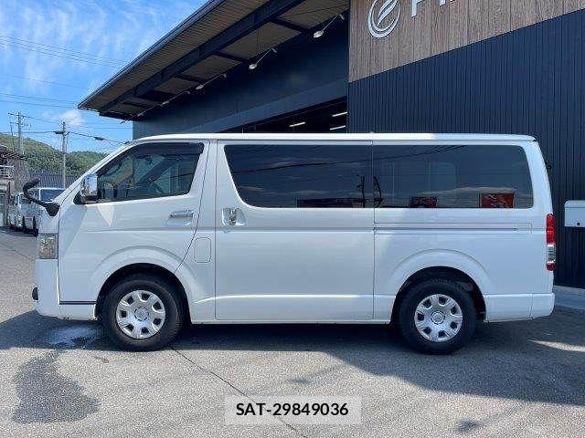 Toyota HIACE VAN 2020-08 8563848-23