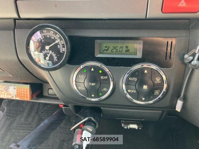 Toyota HIACE VAN 2011-06 8563861-13