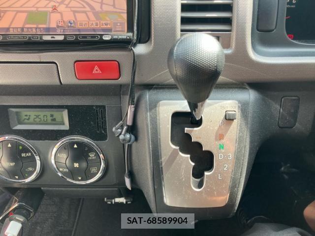 Toyota HIACE VAN 2011-06 8563861-14