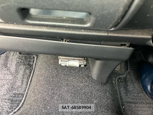 Toyota HIACE VAN 2011-06 8563861-18