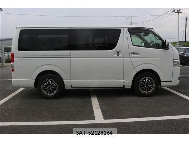Toyota HIACE VAN 2022-07 8563845-9