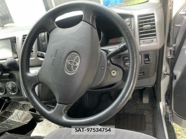Toyota HIACE VAN 2012-08 8563857-17
