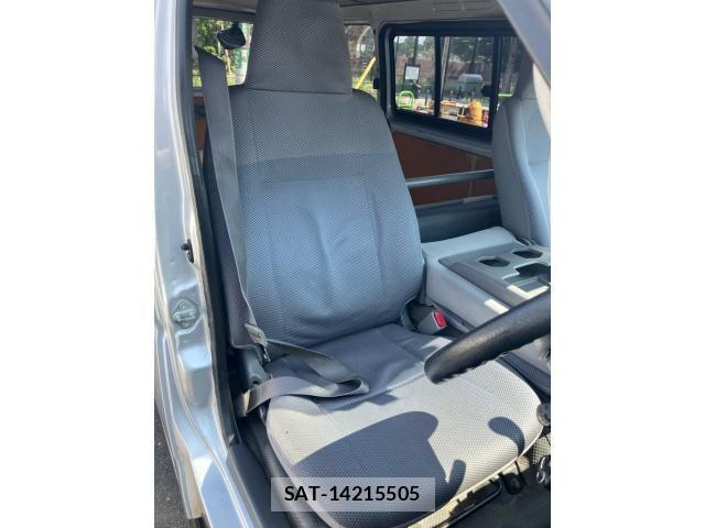 Toyota HIACE VAN 2008-10 8563858-11