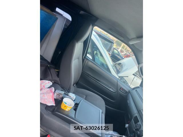 Toyota HIACE VAN 2015-06 8563860-9
