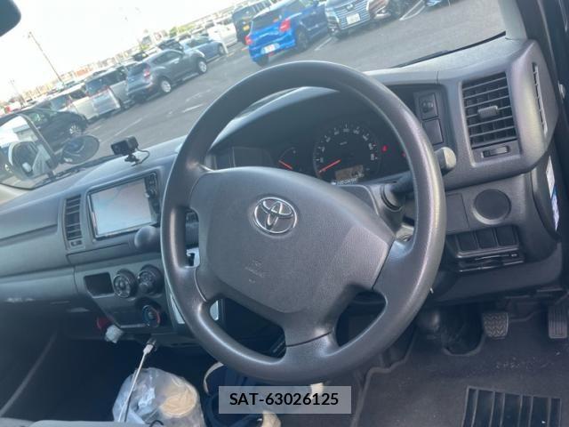 Toyota HIACE VAN 2015-06 8563860-13