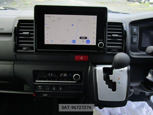 Toyota HIACE VAN 2026-06 8563837-8