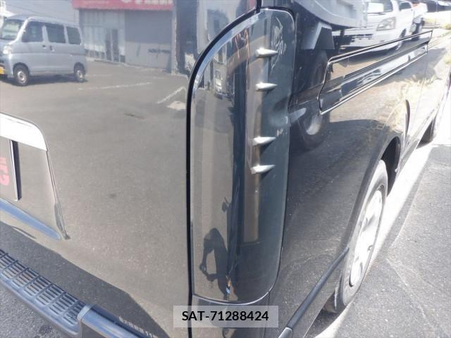 Toyota HIACE VAN 2017-12 8563852-9