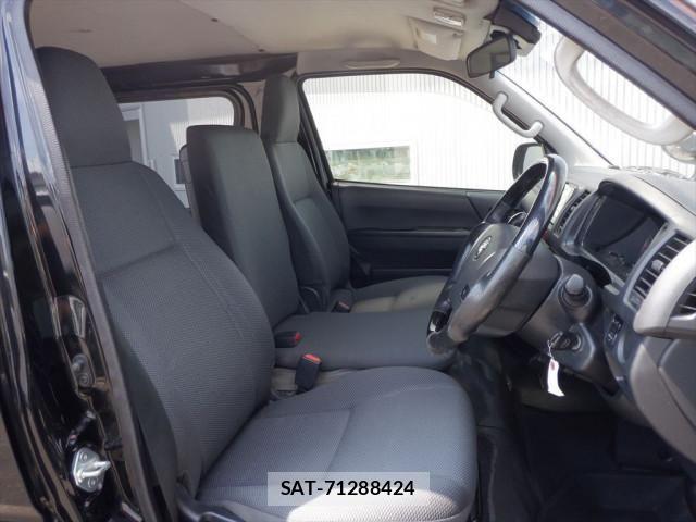 Toyota HIACE VAN 2017-12 8563852-10