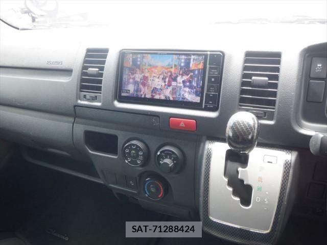 Toyota HIACE VAN 2017-12 8563852-14