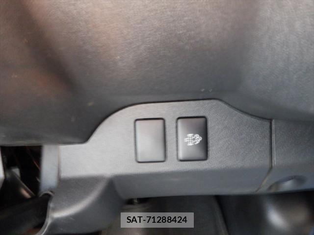 Toyota HIACE VAN 2017-12 8563852-15