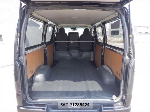 Toyota HIACE VAN 2017-12 8563852-16