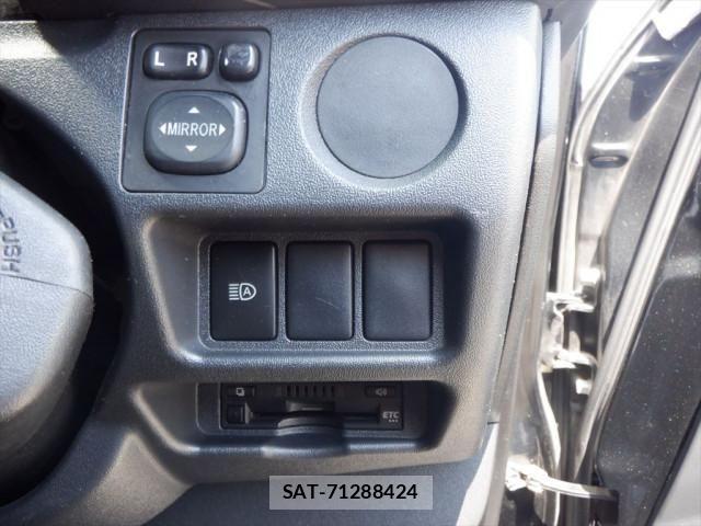 Toyota HIACE VAN 2017-12 8563852-19