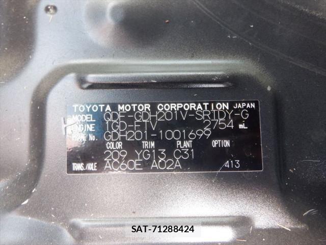 Toyota HIACE VAN 2017-12 8563852-20