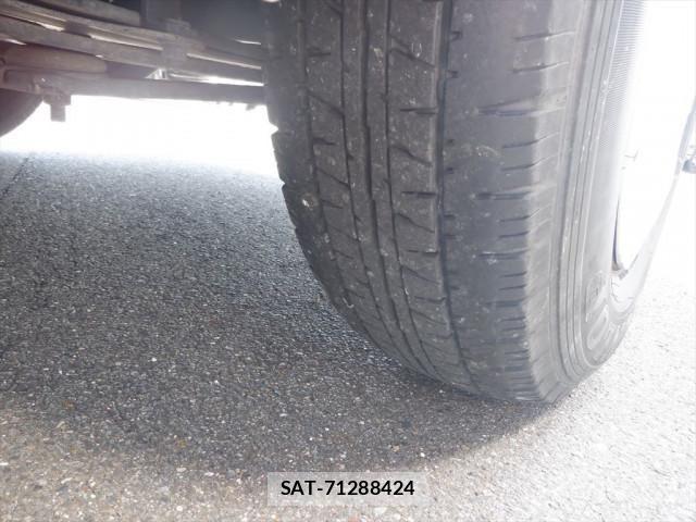Toyota HIACE VAN 2017-12 8563852-22