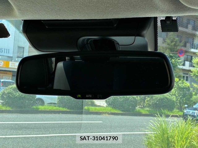 Toyota HIACE VAN 2018-07 8563851-11