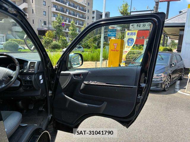 Toyota HIACE VAN 2018-07 8563851-12