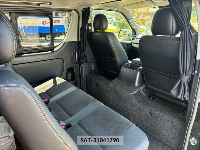 Toyota HIACE VAN 2018-07 8563851-15