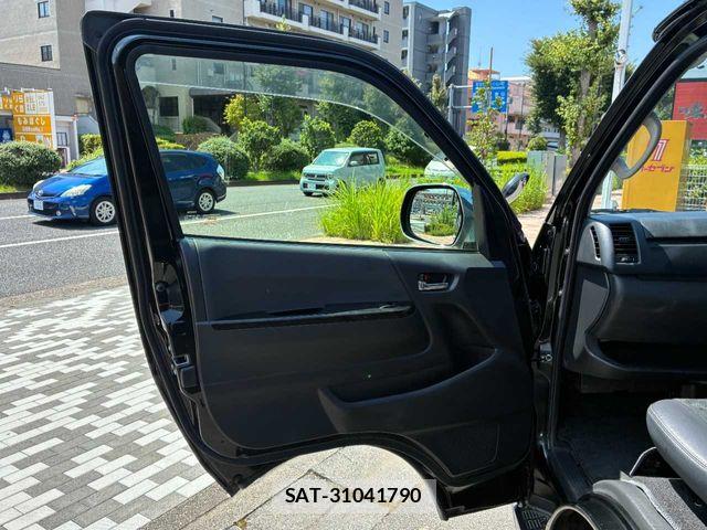 Toyota HIACE VAN 2018-07 8563851-17
