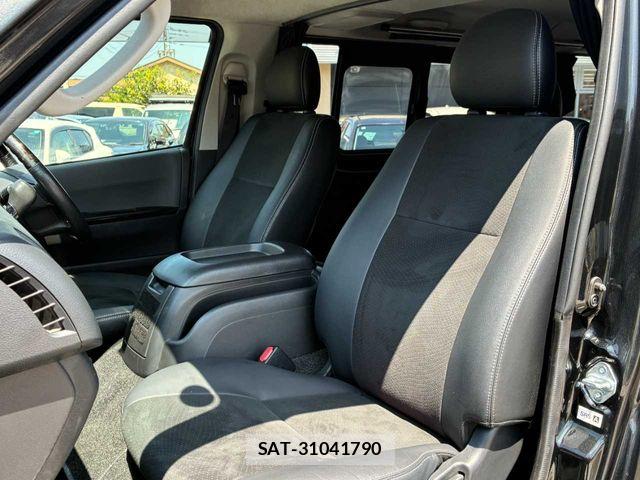 Toyota HIACE VAN 2018-07 8563851-19