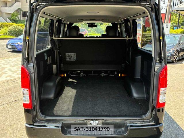 Toyota HIACE VAN 2018-07 8563851-24