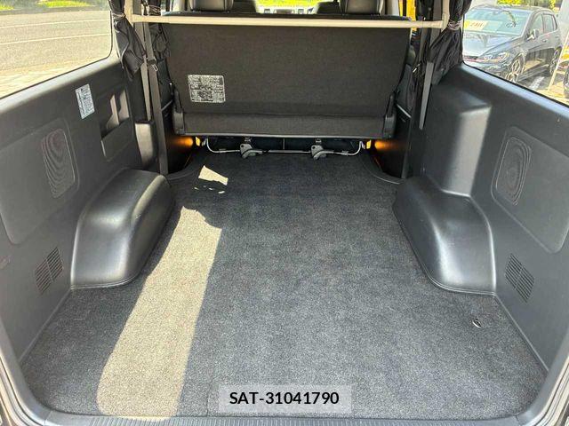 Toyota HIACE VAN 2018-07 8563851-25