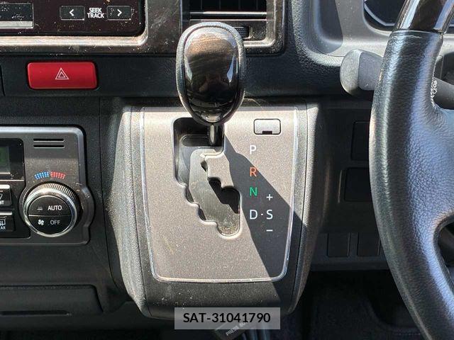 Toyota HIACE VAN 2018-07 8563851-8
