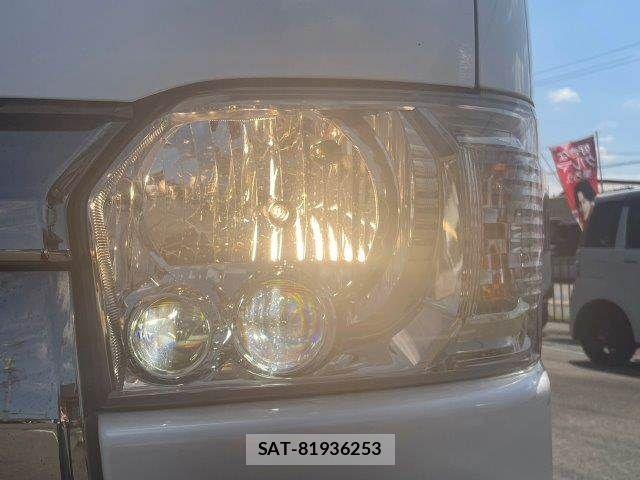 Toyota HIACE VAN 2020-03 8563846-15