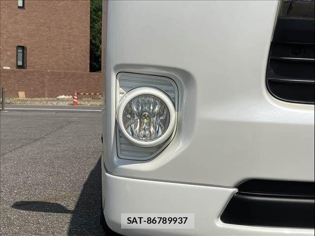 Toyota HIACE VAN 2016-07 8563849-23