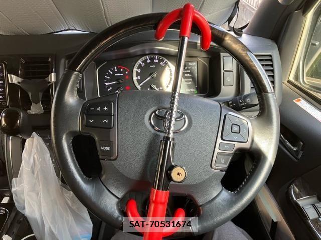 Toyota HIACE VAN 2024-07 8563840-9